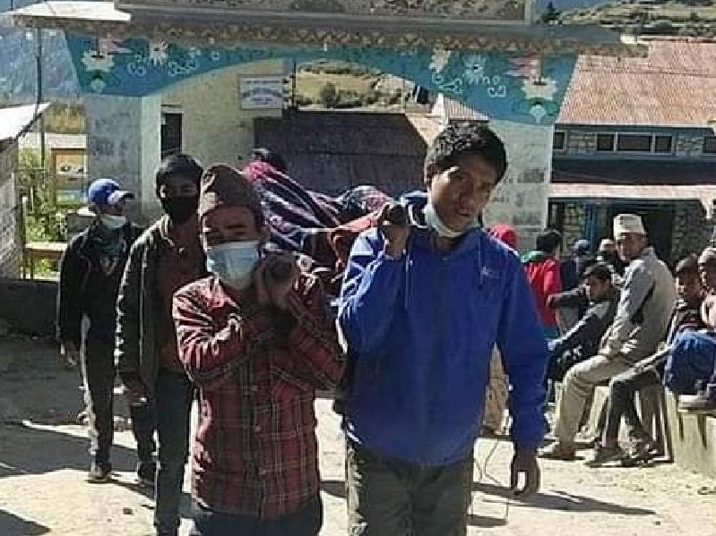 टिकट नपाएपछि विमानस्थलबाटै फर्किए बिरामी